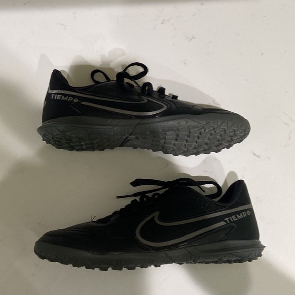 Tiempo Nike turf soccer cleats 4Y black and gray - Picture 3 of 8